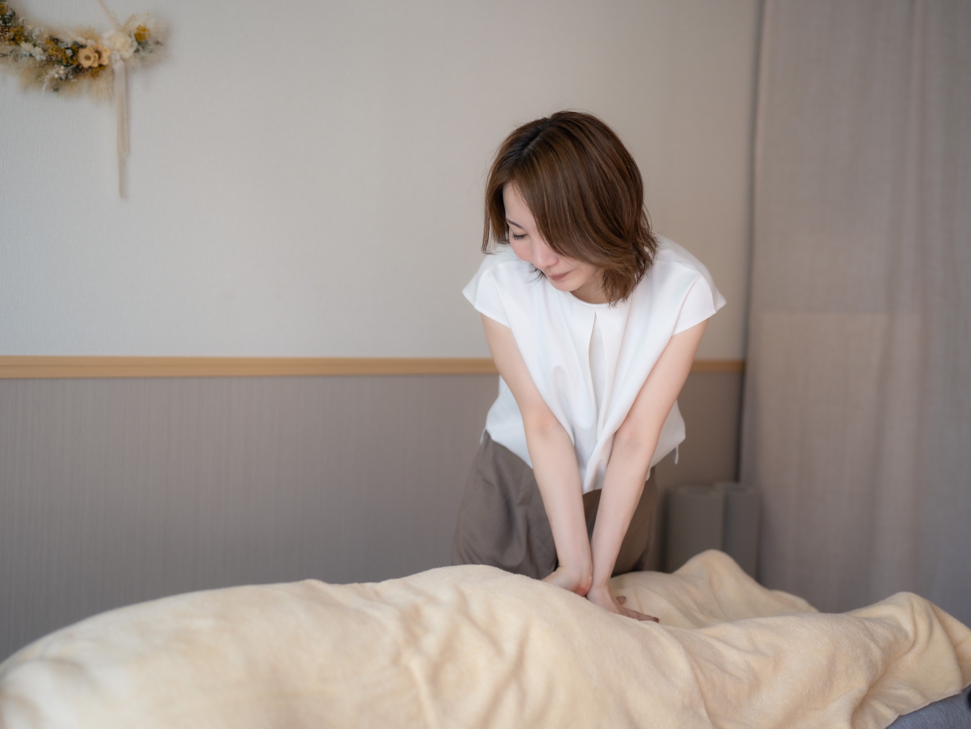 落ち着いた空間で丁寧にお話を伺うイメージ